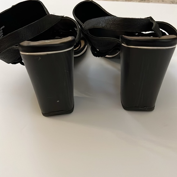 Kenneth Cole reaction black and white heels - Picture 4 of 7